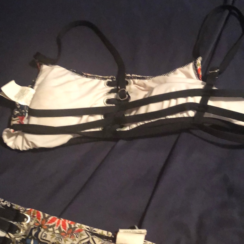Bathing suit - Picture 2 of 3